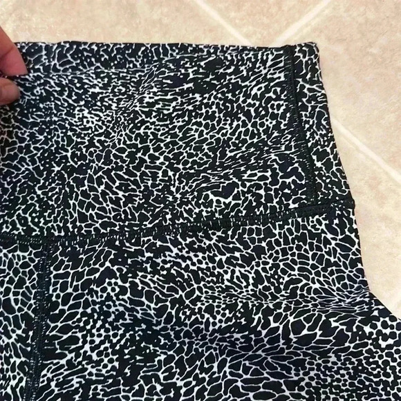 Lululemon - Picture 3 of 6